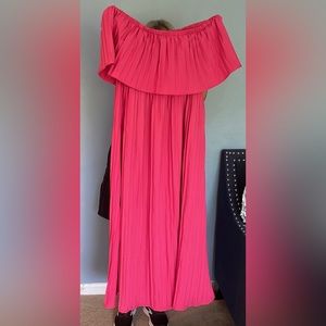 Off the shoulder pleated Maxi dress. NEW-Never been worn.